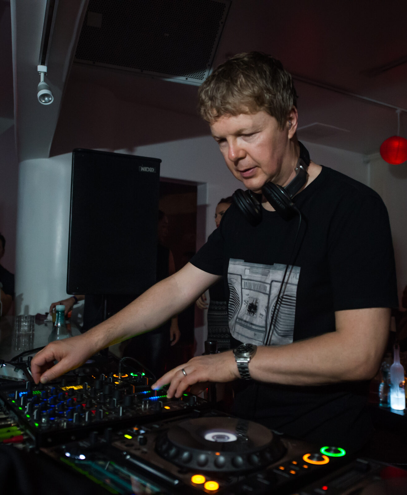 John Digweed performing at Eleven44 in Honolulu in 2014