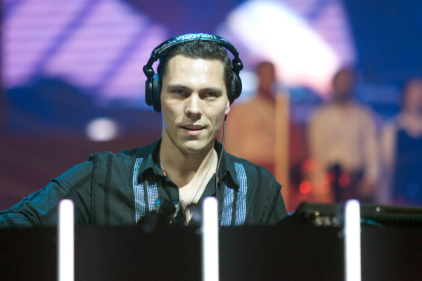 Tiësto performing at Arnhem's GelreDome in 2004